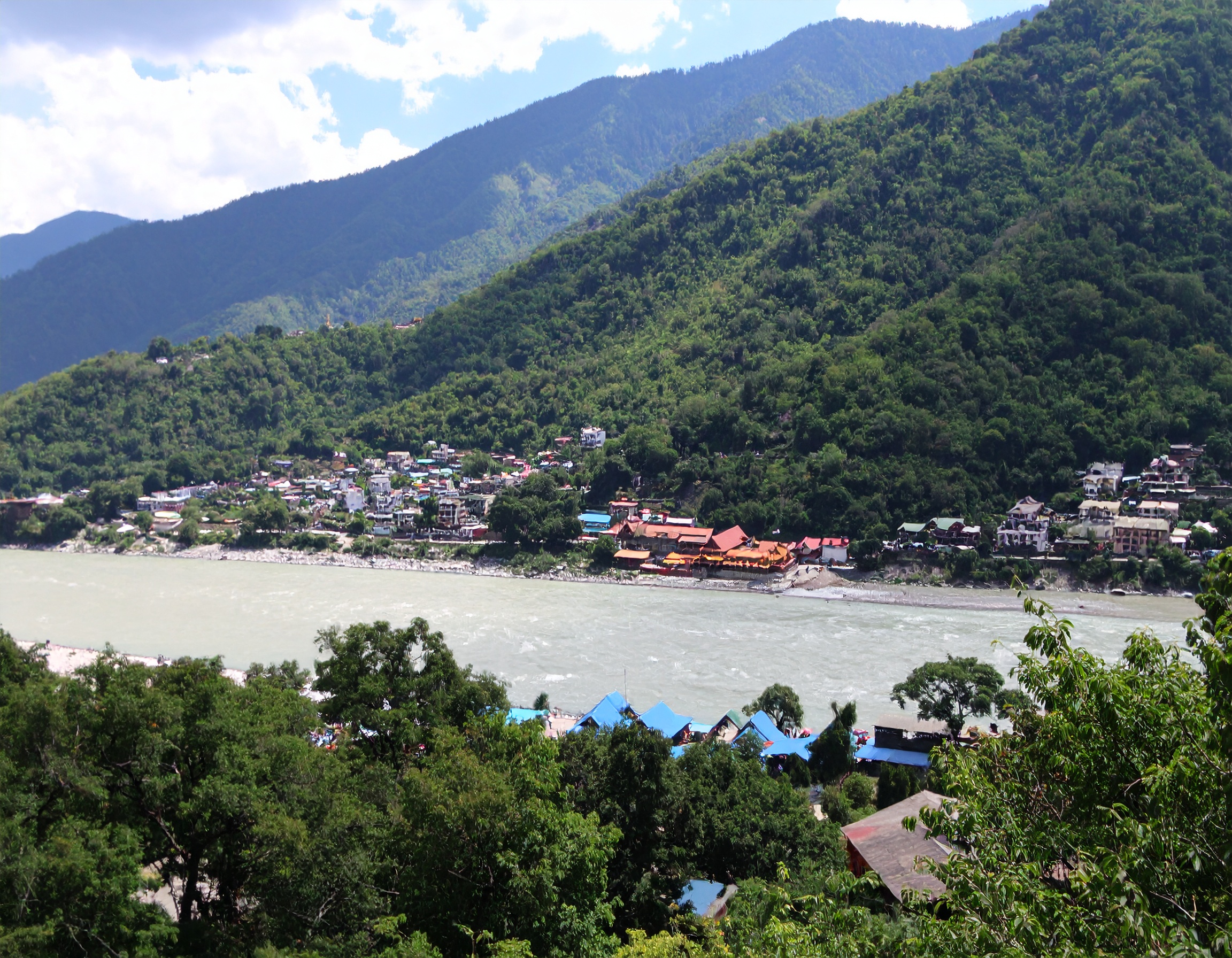 Rishikesh Sightseeing by Car for Families: A Complete Guide to Explore In and Around